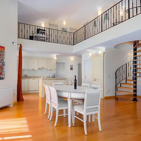 Apartment 4 Bedroom Lovely In Moscenicka Draga