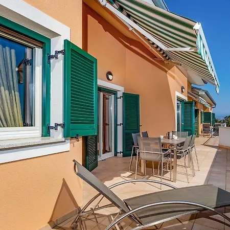 4 Bedroom Lovely In Apartment