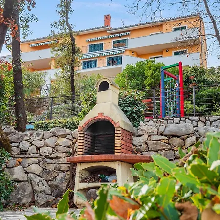 4 Bedroom Lovely In Apartment *