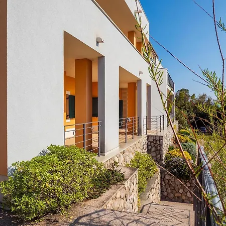 4 Bedroom Lovely In Apartment