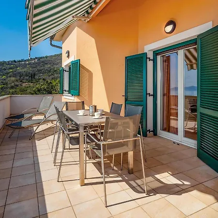 4 Bedroom Lovely In Apartment