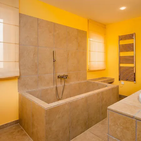 4 Bedroom Lovely In *