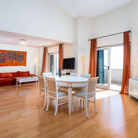4 Bedroom Lovely In Apartment *