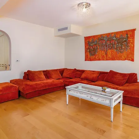 4 Bedroom Lovely In * Moscenicka Draga