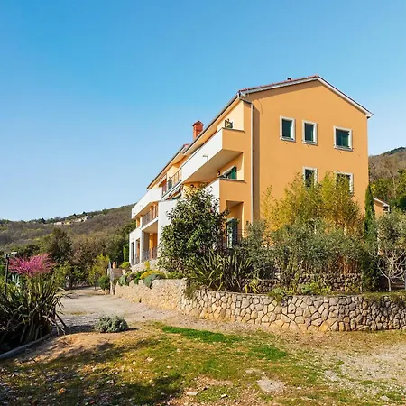 4 Bedroom Lovely In Moscenicka Draga