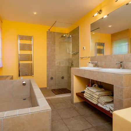 4 Bedroom Lovely In