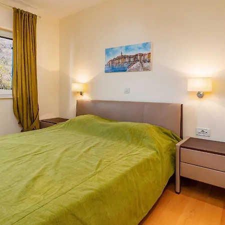 4 Bedroom Lovely In Apartment