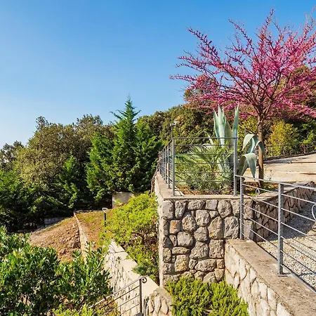 4 Bedroom Lovely In * Moscenicka Draga