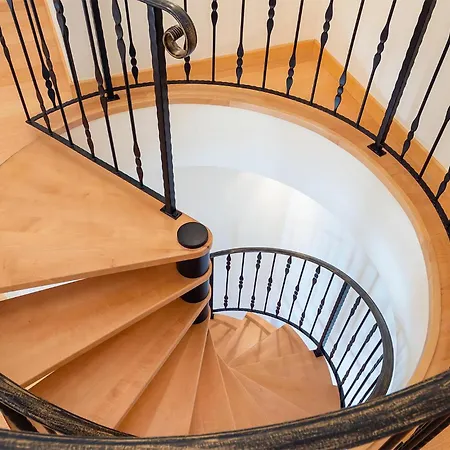 4 Bedroom Lovely In Apartment