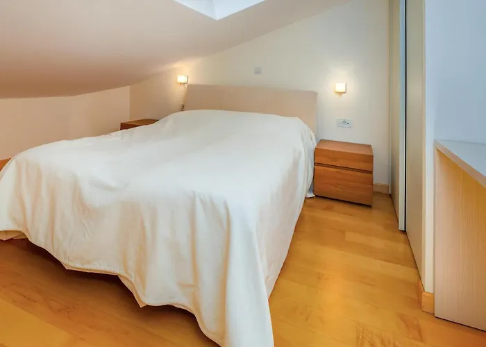 Apartman Front *